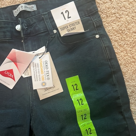 New Jeans - Picture 2 of 3